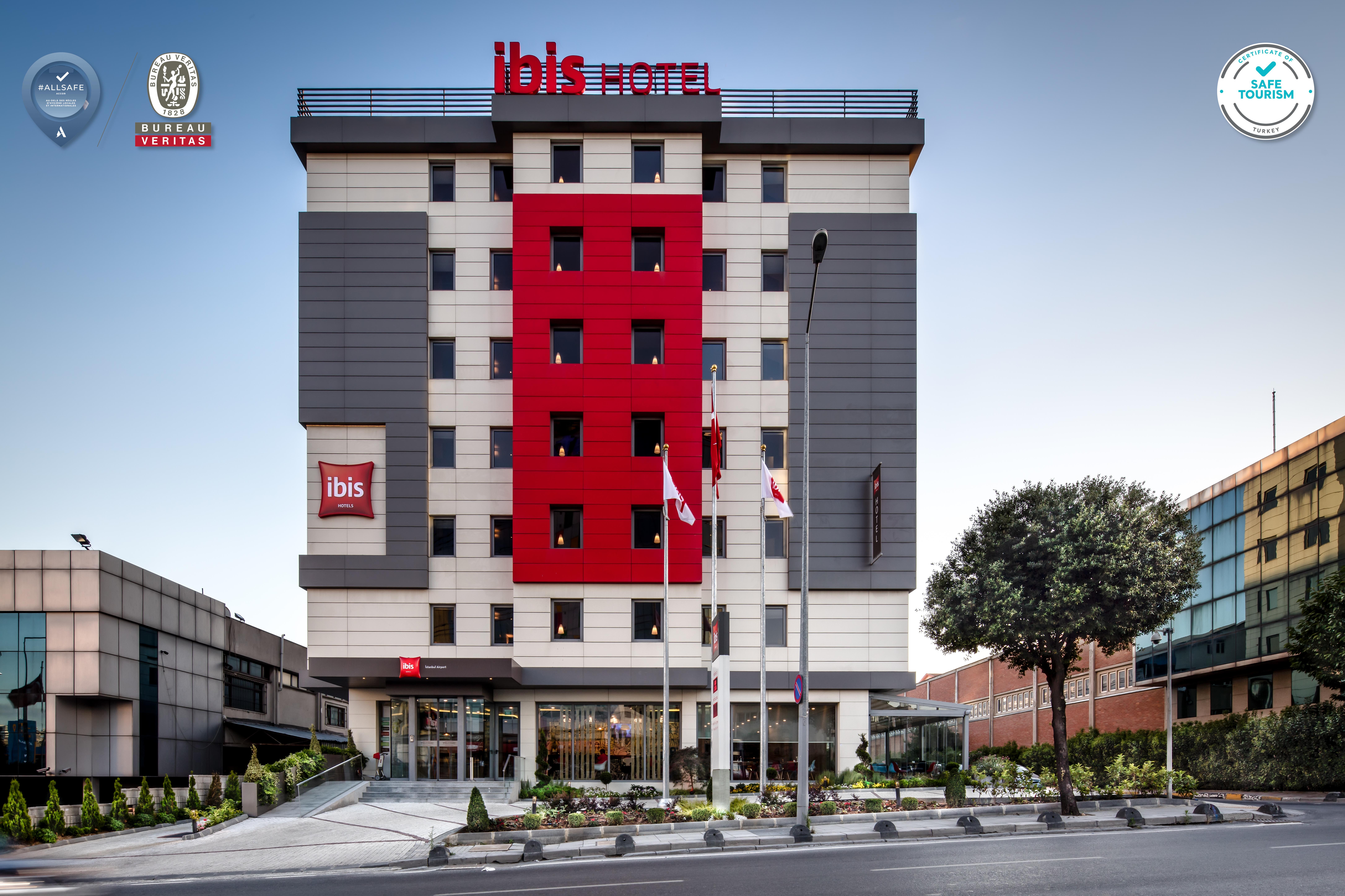 Ibis West מלון