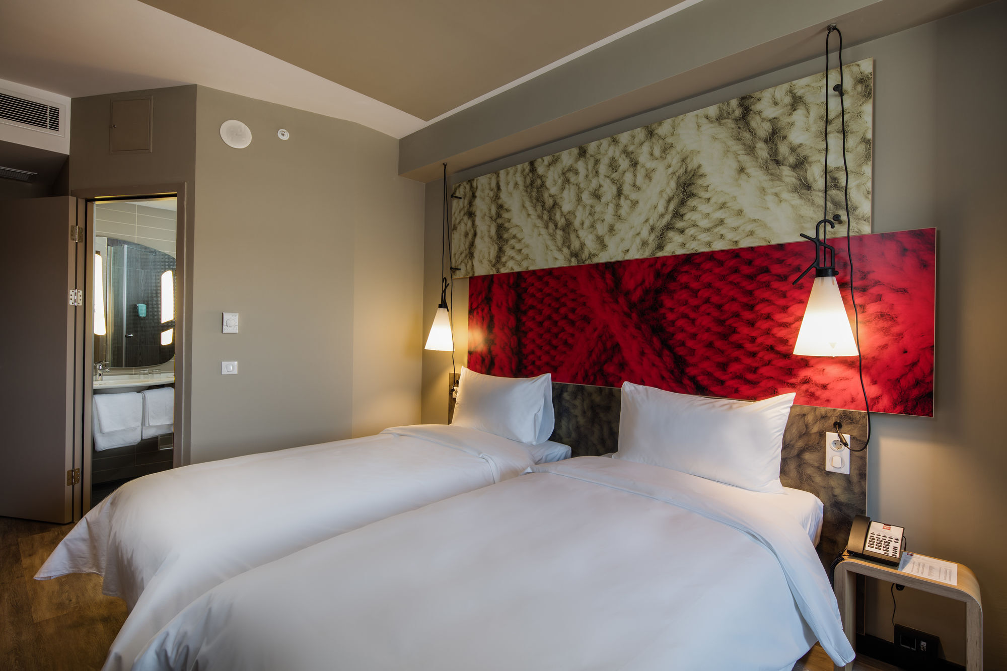 Ibis West מלון 3*