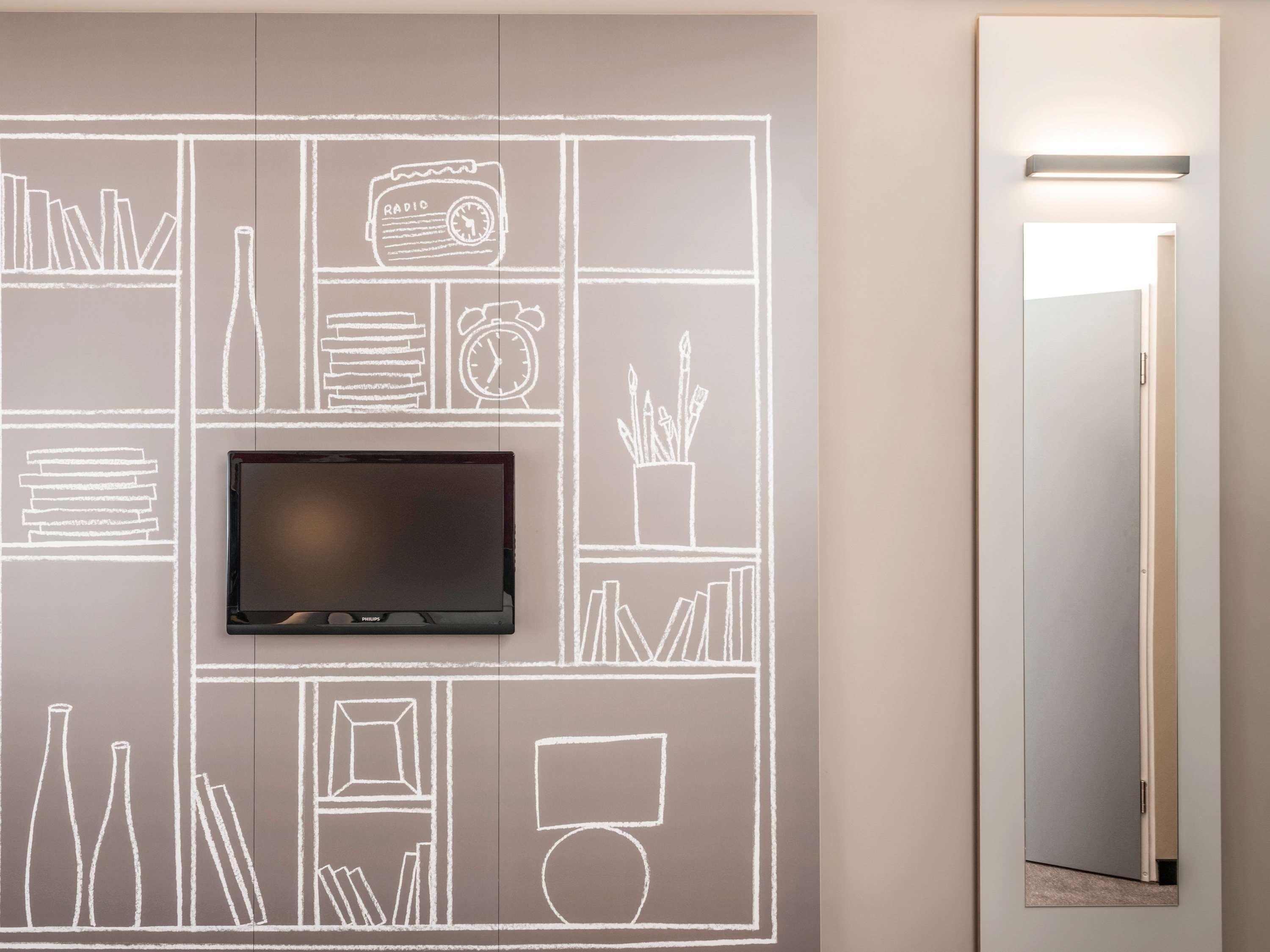 Отель Ibis West 3*