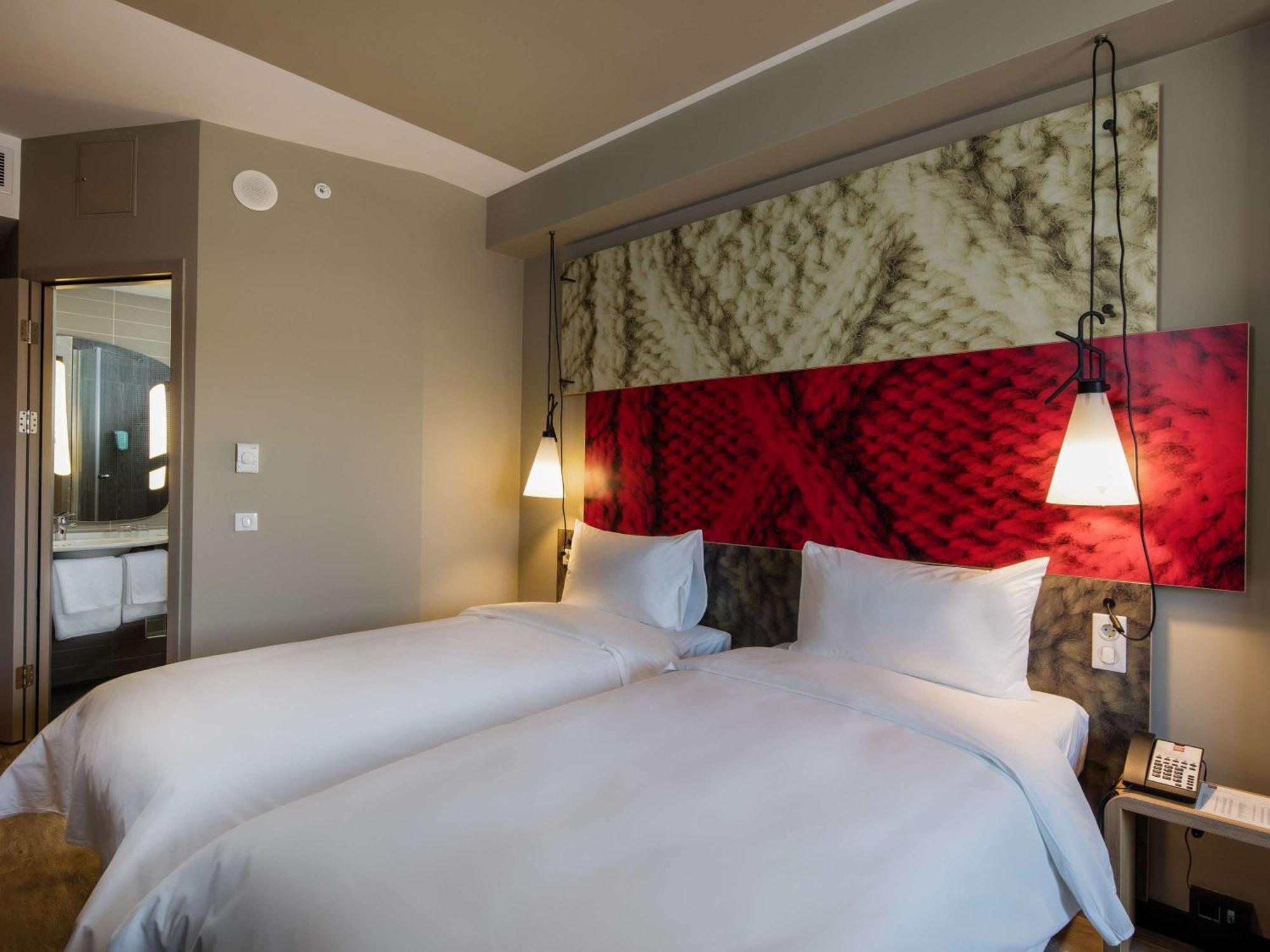 Отель Ibis West 3*