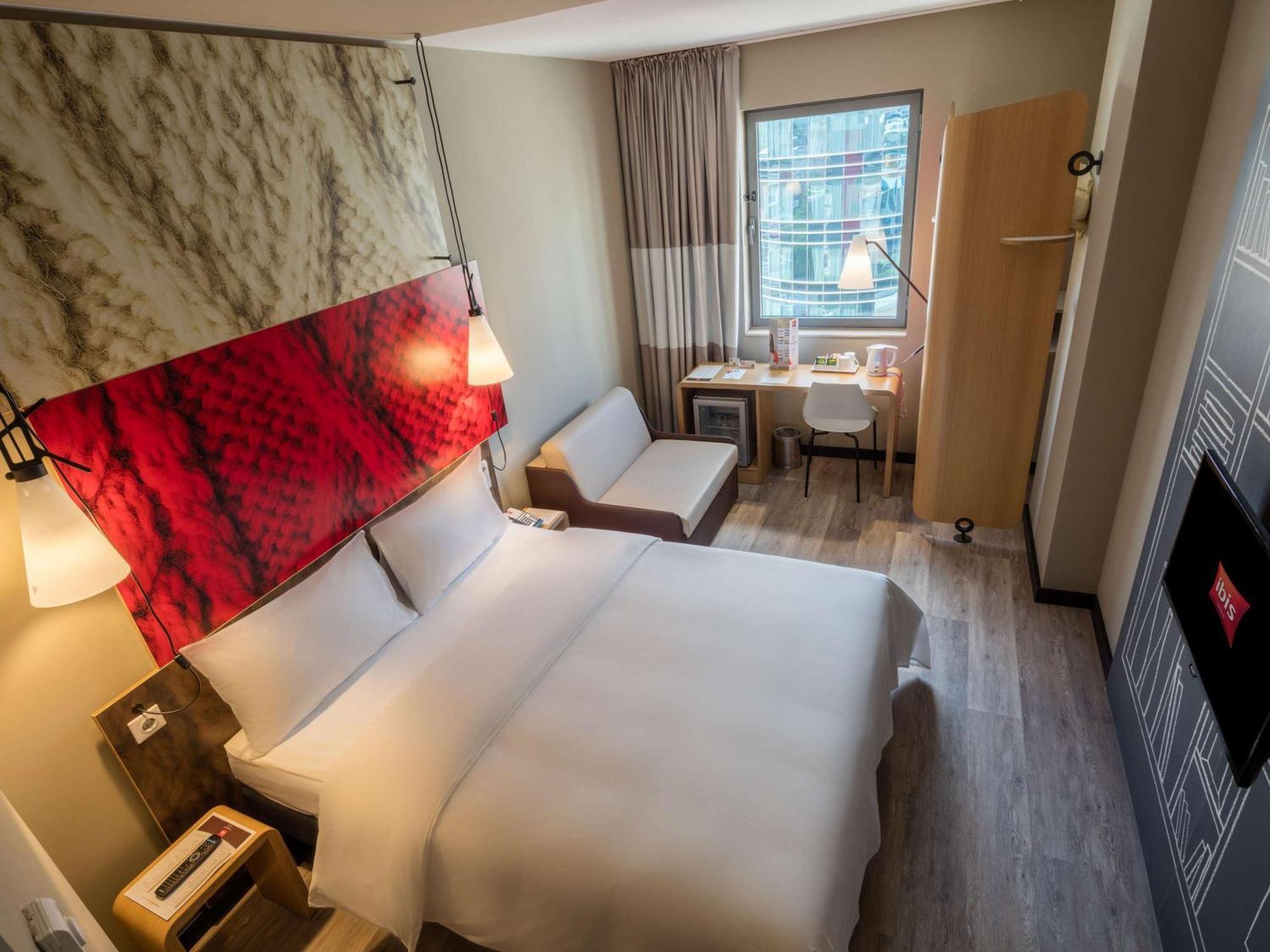 Ibis West Отель 3*