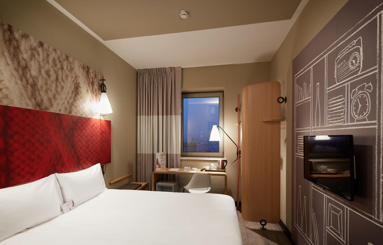Отель Ibis West