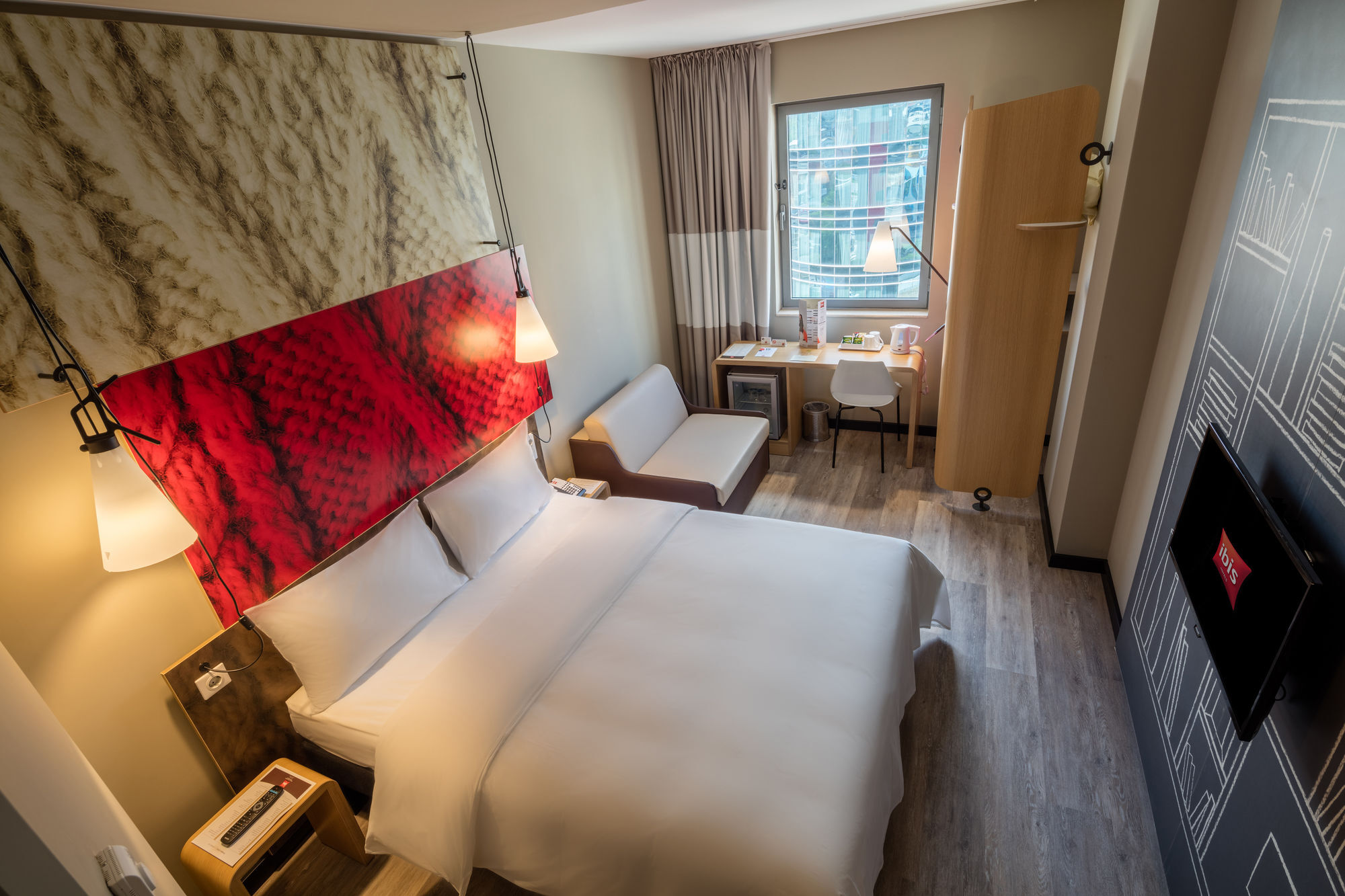 Ibis West Отель 3*