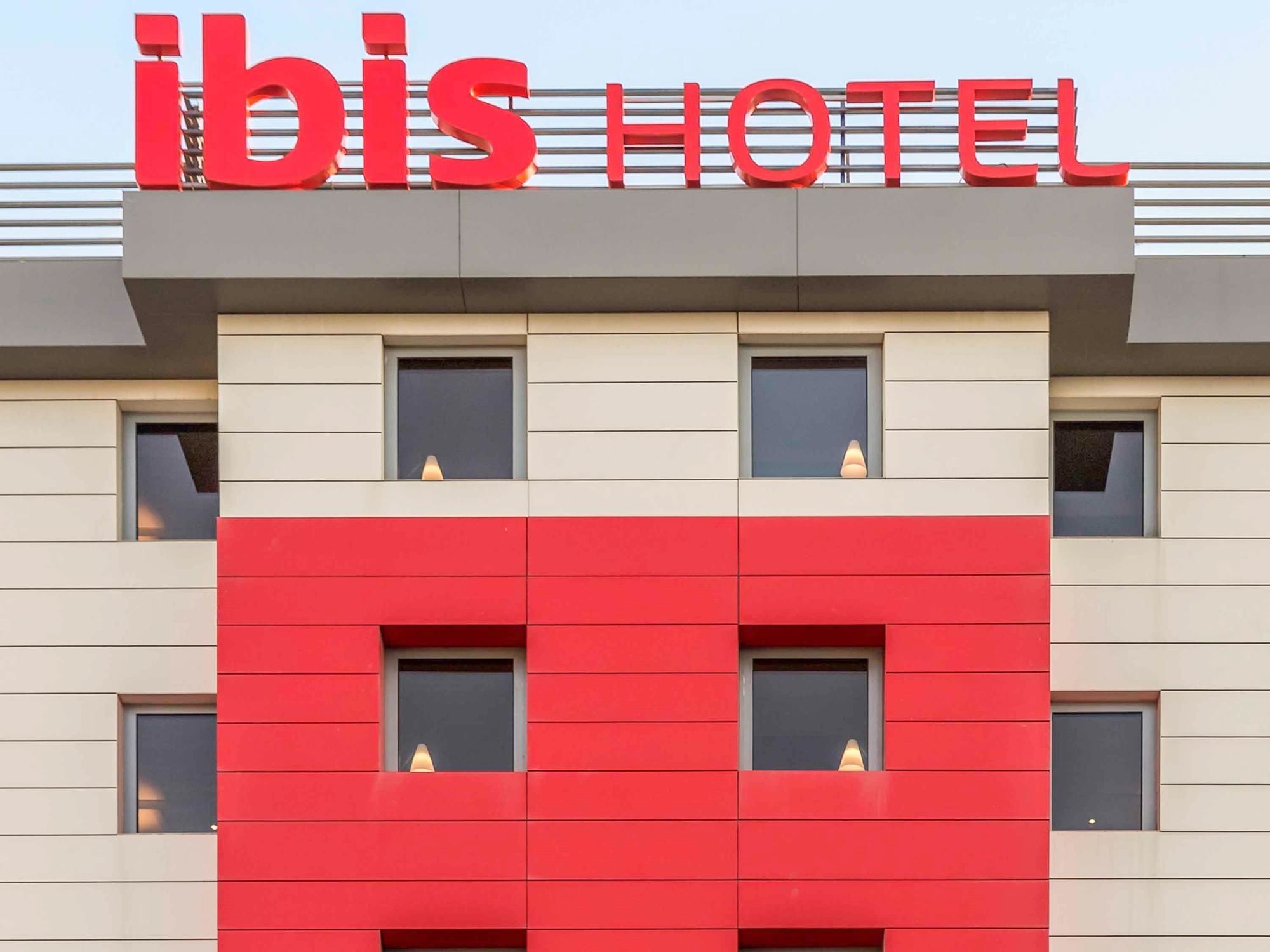 Ibis West Отель 3*
